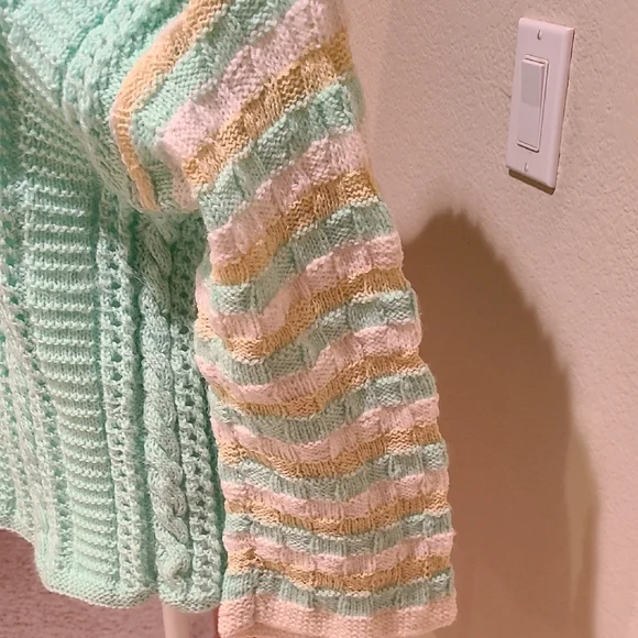 Vintage Mint Green Cable Knit V-Neck Sweater - Picture 3 of 5